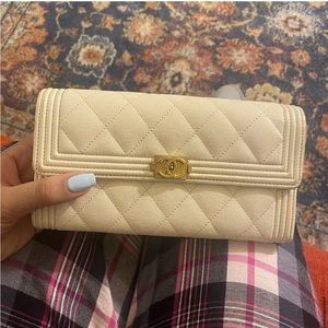 Chanel quilted caviar off white wallet